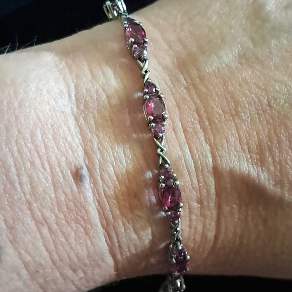 Tanzanian Wine Garnet Toggle Bracelet in 925 Sterling Silver - Picture 3 of 8